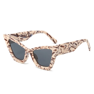 Retro cat-eye sunglasses with beige marble pattern frames and dark grey lenses for women