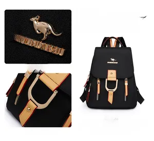 Détail du logo kangourou et boucle contrastée sur le sac à dos en nylon noir