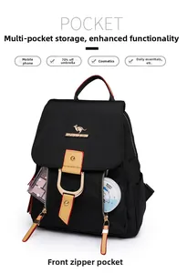 Vue détaillée du sac à dos noir décontracté avec logo kangourou et poches de rangement