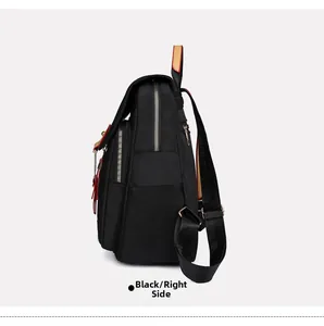 Vue latérale du sac à dos en nylon noir avec détails rouges et poignée en cuir brun