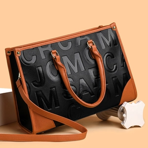 Grand sac cabas vintage avec relief embossé et poignées en cuir marron contrasté