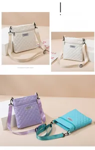 Vues détaillées des sacs à bandoulière matelassés en blanc, violet et bleu