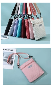 Gros plan sur le sac bandoulière en nylon matelassé avec poches zippées et sangle