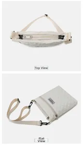 Vue détaillée du sac matelassé crème avec ouverture supérieure et étiquette mode