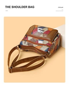 Dettaglio della borsa a tracolla vintage in pelle patchwork con cerniere multiple