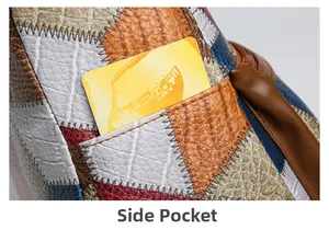 Dettaglio della tasca laterale con carta su borsa da donna in patchwork di pelle