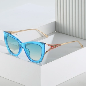 Oversized cat-eye sunglasses with blue frames, gradient lenses and gold metal temples
