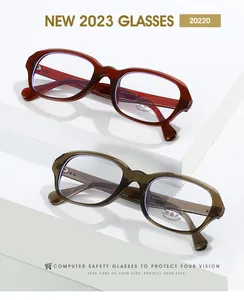 Detail der eckigen Blaulichtfilter-Brille mit UV400-Gläsern und Schildpatt-Rahmendaten