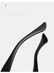Detail of curved black high-gloss mirror legs for ergonomic and comfortable eyewear fit