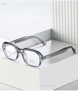 Detail der transparent grauen quadratischen Fassung mit Blaulichtfilter-Aufklebern
