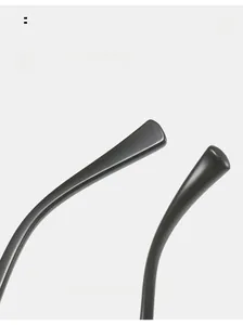 Close-up of matte black curved mirror legs with ergonomic design on square sunglasses