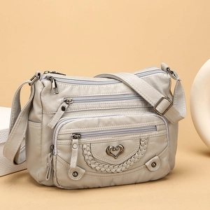Borsa a tracolla morbida da donna con tasche multiple con zip e dettaglio a forma di cuore