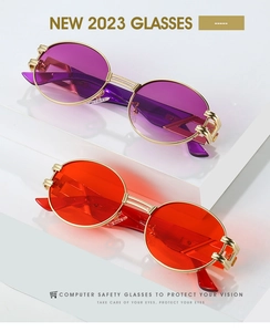 Détail de lunettes de soleil ovales vintage en métal doré avec verres colorés