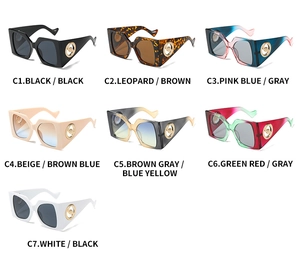 Détails de lunettes de soleil carrées oversize déclinées en sept coloris de montures et verres