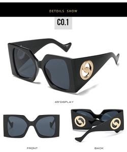 Vue en trois angles de lunettes de soleil carrées noires avec ornements dorés