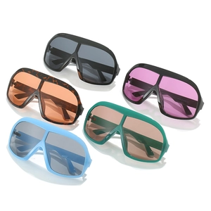 Cinq paires de lunettes de soleil hip-hop surdimensionnées aux couleurs variées, style aviateur