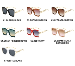 Sélection multicolore de lunettes de soleil carrées avec branches en chaîne métal