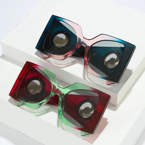Lunettes de soleil carrées oversize avec verres dégradés et design créatif de Tai Chi