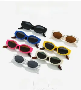 Détail de sept lunettes de soleil œil de chat colorées pour femmes avec monture épaisse