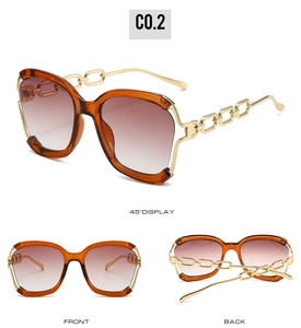 Vue en trois dimensions de lunettes de soleil tendance avec branches en métal ajouré