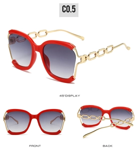 Vues détaillées de lunettes de soleil rouges oversize avec branches en chaîne dorée et dégradé