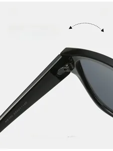 Nahaufnahme von Metallscharnier und Gravur M6104 auf schwarzer Acetat-Sonnenbrille