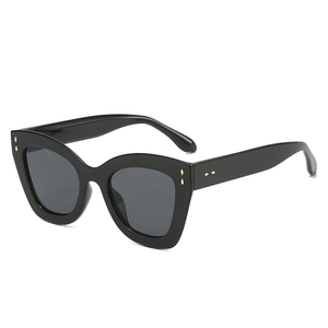 Lunettes De Soleil Yeux De Chat Rétro Mode Couleur Gelée Monture PC Protection UV400 Verres Dégradés Rivets Métalliques