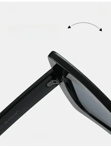 Vue macro de la charnière robuste et des détails de taille sur lunettes hip hop
