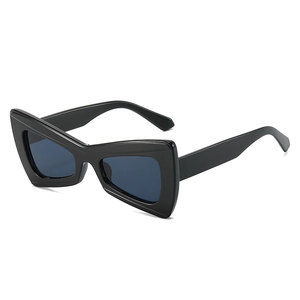 Lunettes de soleil hip-hop avant-gardistes noires en forme de papillon, angle de 45 degrés