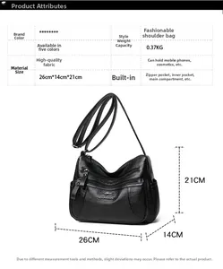 Dettaglio della borsa in pelle martellata nera dimensioni 26x14x21cm e tasche interne