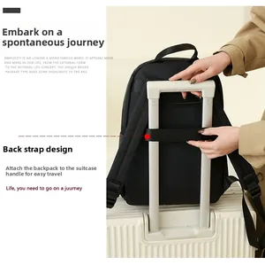 Détail du passant pour valise au dos du sac à dos en tissu Oxford noir de voyage