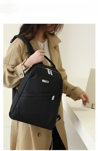 Détails du sac à dos en tissu oxford noir imperméable avec fermetures éclair argentées
