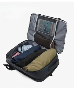 Vue intérieure du sac à dos de voyage avec poches filet et rangement pour 3 jours