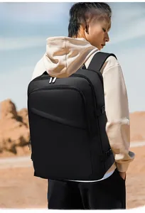 Vue détaillée du sac à dos business noir étanche avec grande capacité et boucles latérales