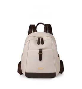 Vue frontale d'un sac à dos minimaliste en tissu Oxford crème et marron à fermetures éclair