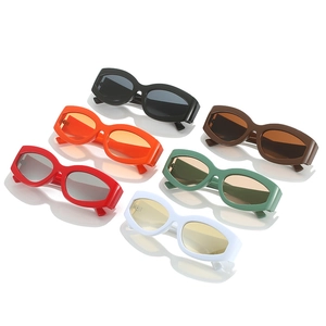 Multiple colors of stylish oval cat eye sunglasses for women in retro street style