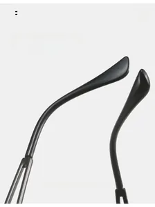 Détail des branches métalliques incurvées et embouts noirs pour lunettes de soleil sans bord