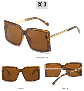 Detailansichten der quadratischen Schildpatt-Sonnenbrille mit goldenen Kettenbügeln