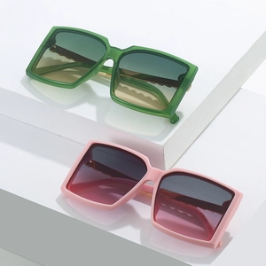 Modische Oversize-Quadrat-Sonnenbrille für Damen mit breitem Rahmen und Verlaufsgläsern