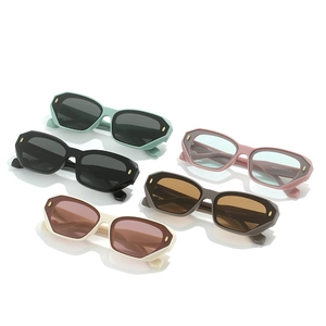 Fashionable geometric square sunglasses with metal rivets in diverse elegant colors