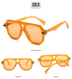 Trois vues de lunettes aviateur orange surdimensionnées montrant l'avant et le profil
