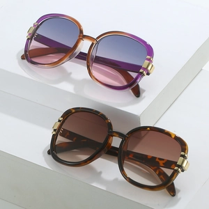 Vintage oversized sunglasses with gradient lenses and luxury gold metal square hinges
