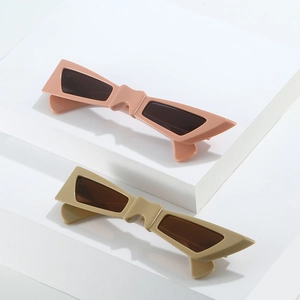 Fashionable oversized geometric sunglasses with pink and khaki thick resin frames