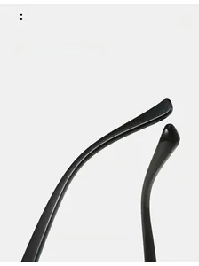 Detail view of ergonomic curved TR90 glasses legs for enhanced comfort and secure fit