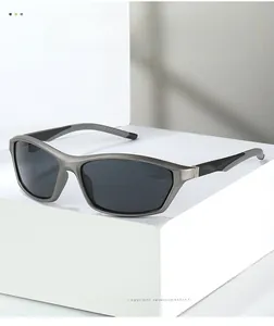 Vue détaillée d'une monture mate grise de lunettes de sport avec accents argentés