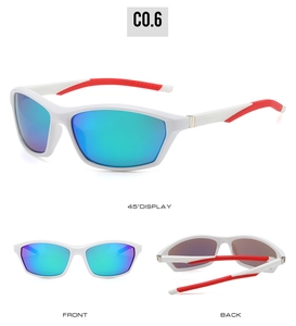 Trois vues de lunettes de sport avec monture blanche, poignées rouges et verres colorés