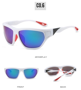 Vue sous trois angles de lunettes de soleil de sport blanches avec verres miroirs violets