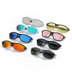 Collection de lunettes de soleil sportives avec plusieurs couleurs et verres