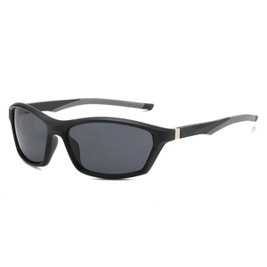 Lunettes de soleil de sport avec monture rectangulaire noir mat et verres gris foncé