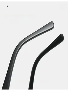 Ergonomic curved black temple tips detail for enhanced comfort on cat eye frames